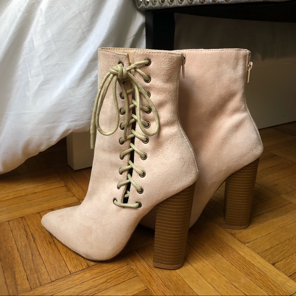 Barely worn, suede nude heeled lace up booties!
